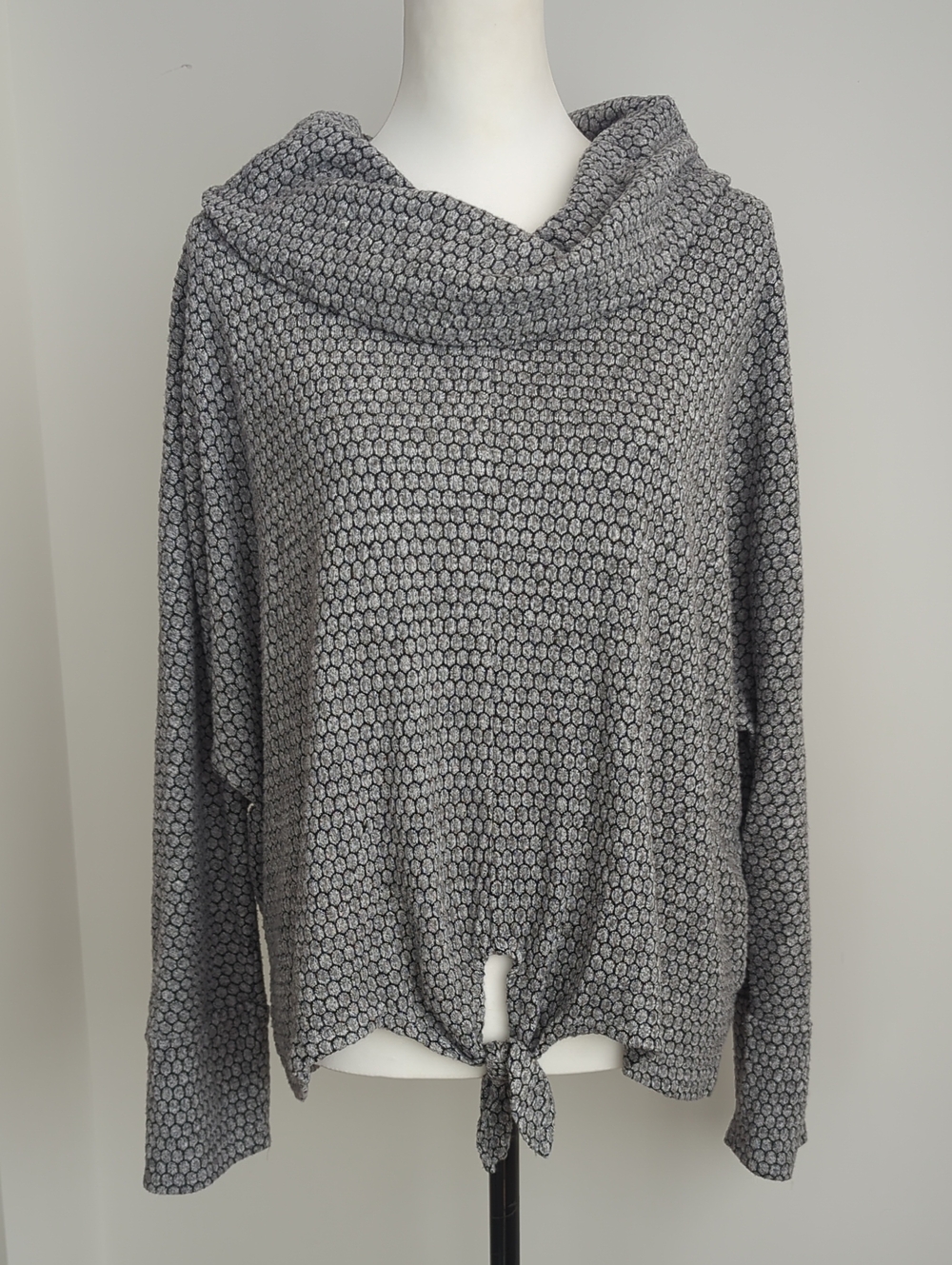 By & By Lightweight Cowl Neck Grey Honeycomb Knit Dolman Tie-Front Sweater XXL - Picture 3 of 8